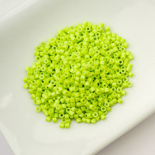 Cylin Bead 11/0 Opaque Chartreuse