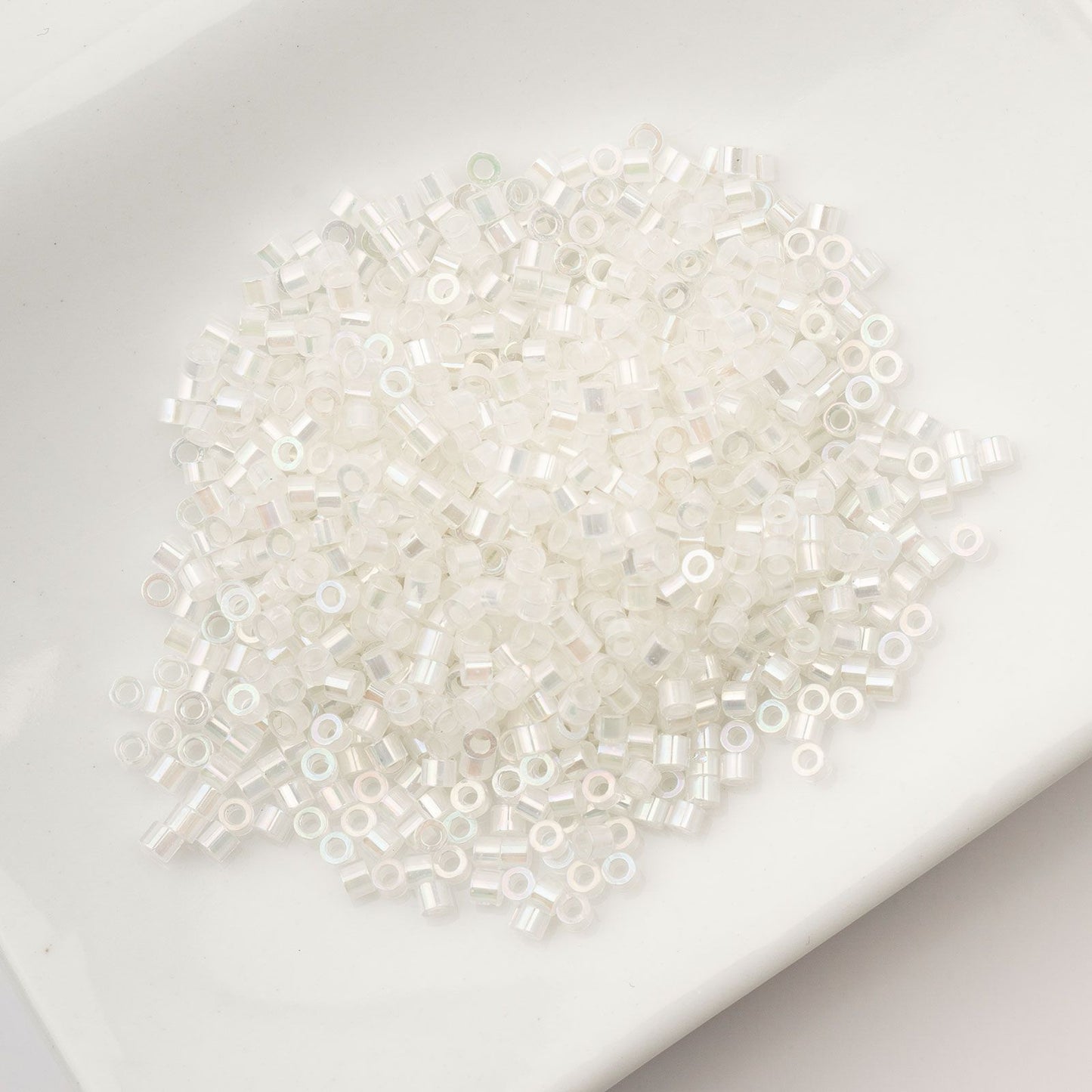 Cylin Bead 11/0 Off White AB