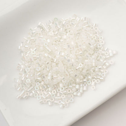 Cylin Bead 11/0 Off White AB