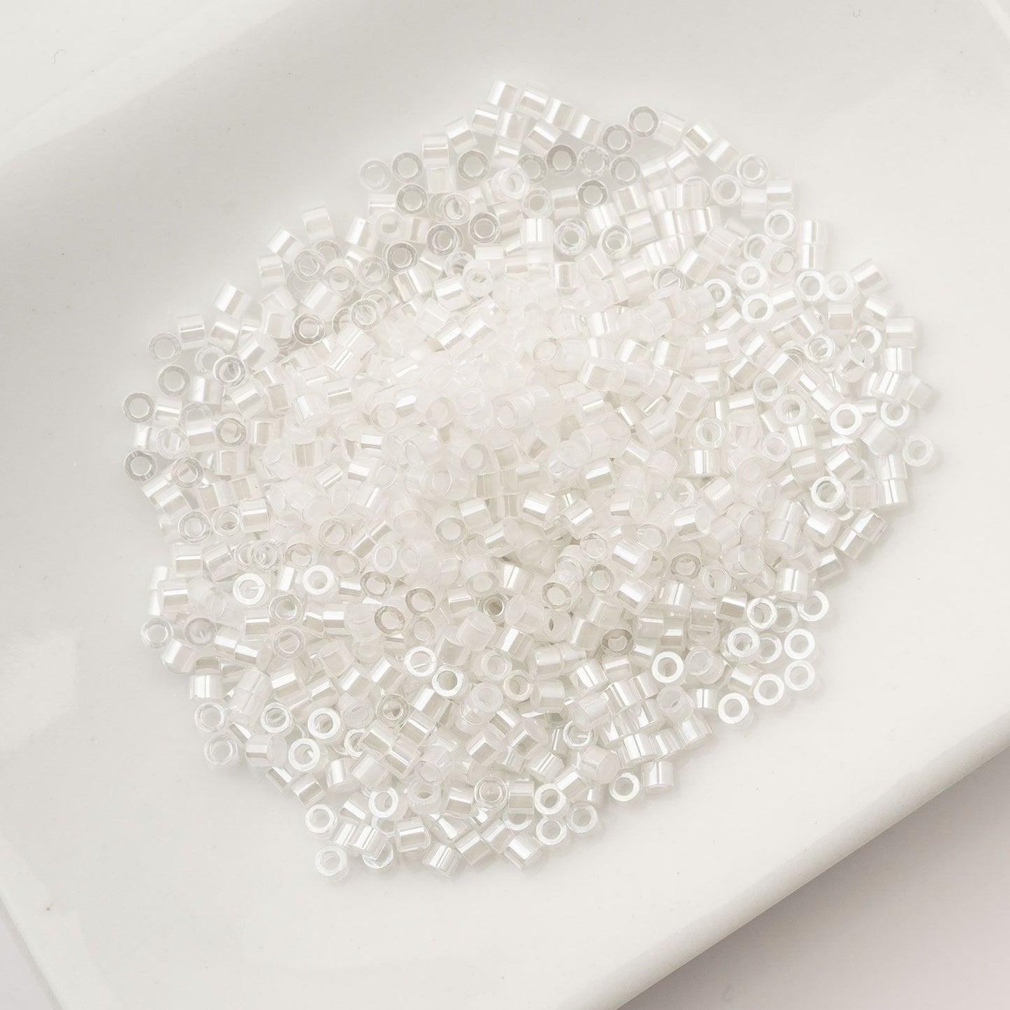 Cylin Bead 11/0 White AB Lined