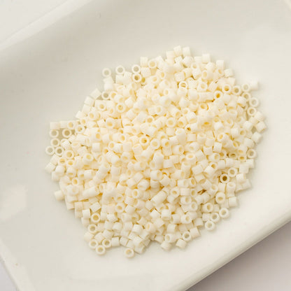 Cylin Bead 11/0 Cream Matte Glazed Luster