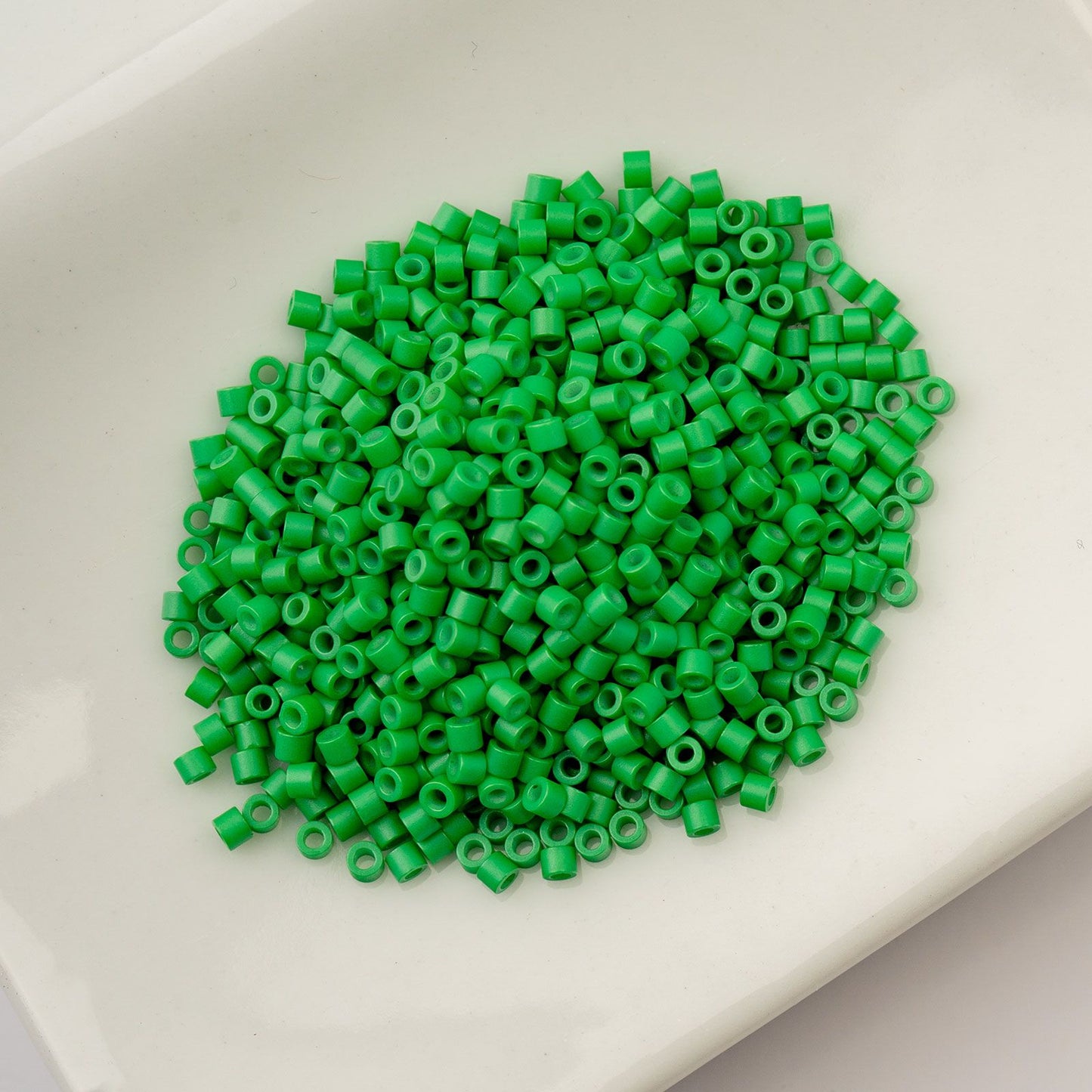 Cylin Bead 11/0 Green Kelly