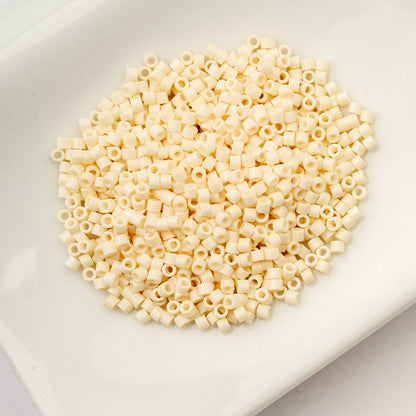 Cylin Bead 11/0 Dark Cream