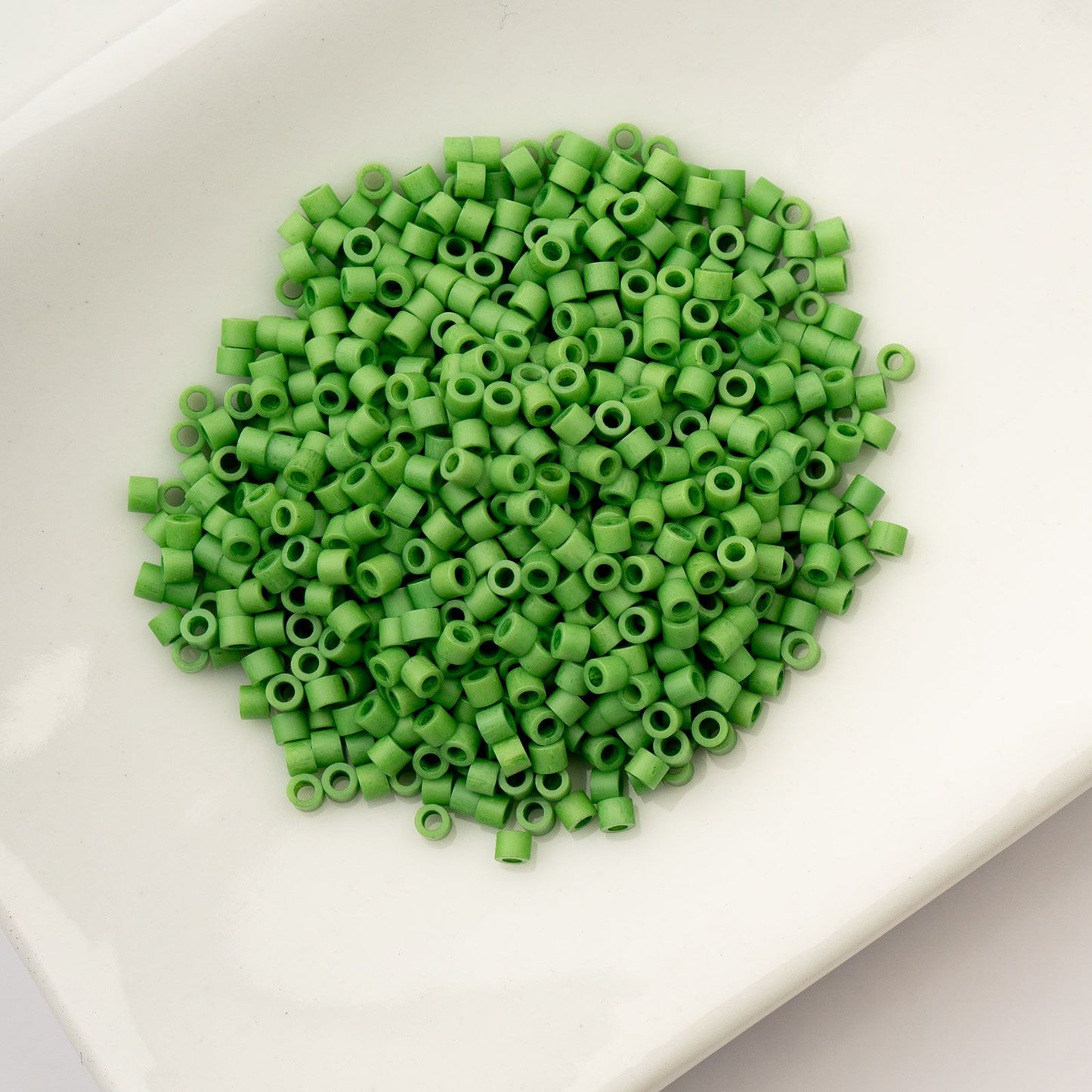 Cylin Bead 11/0 Opaque Spring Green