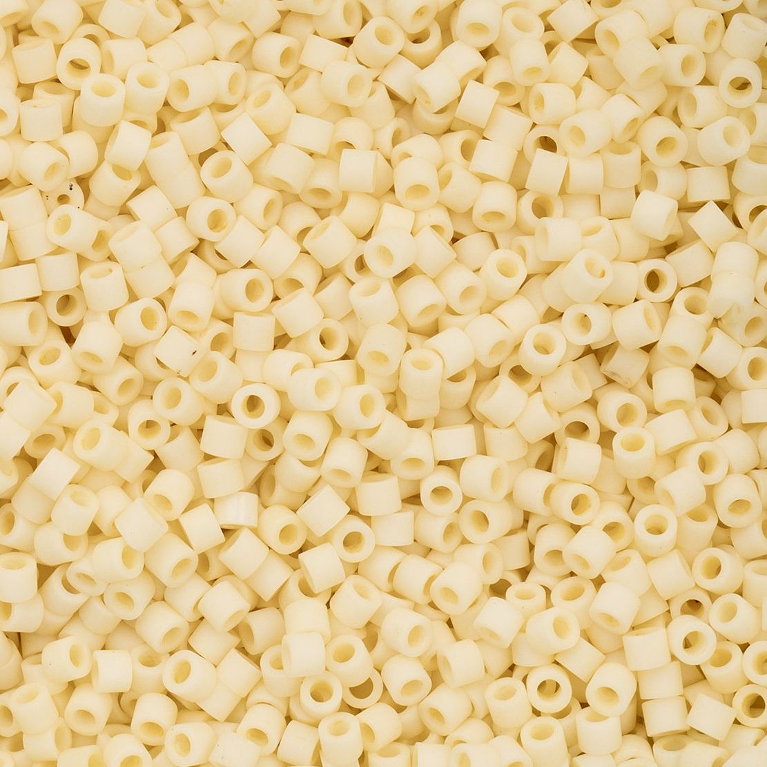 Cylin Bead 11/0 Opaque Dark Cream