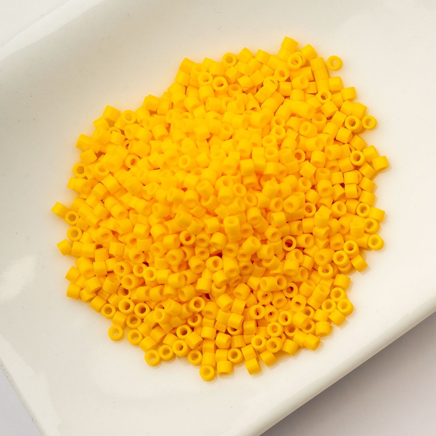 Cylin Bead 11/0 Opaque Yellow Zest