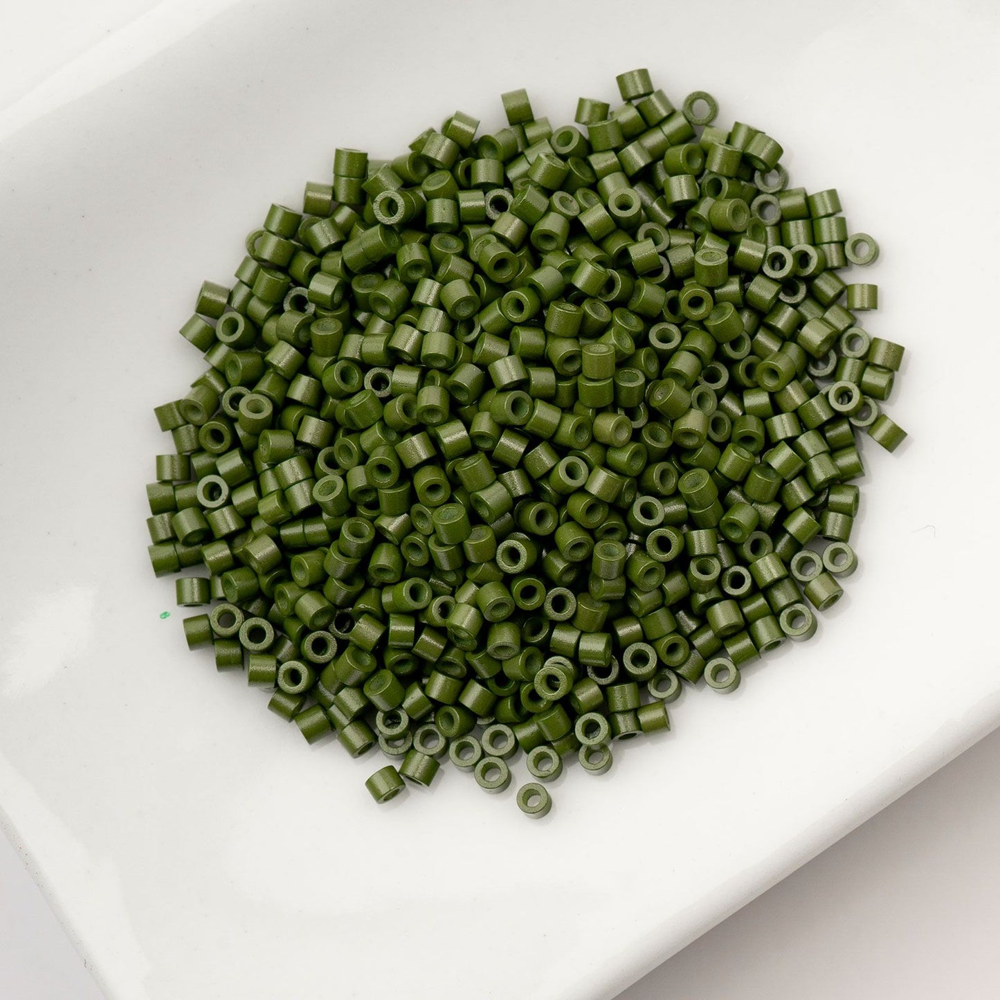 Cylin Bead 11/0 Opaque Green Avocado