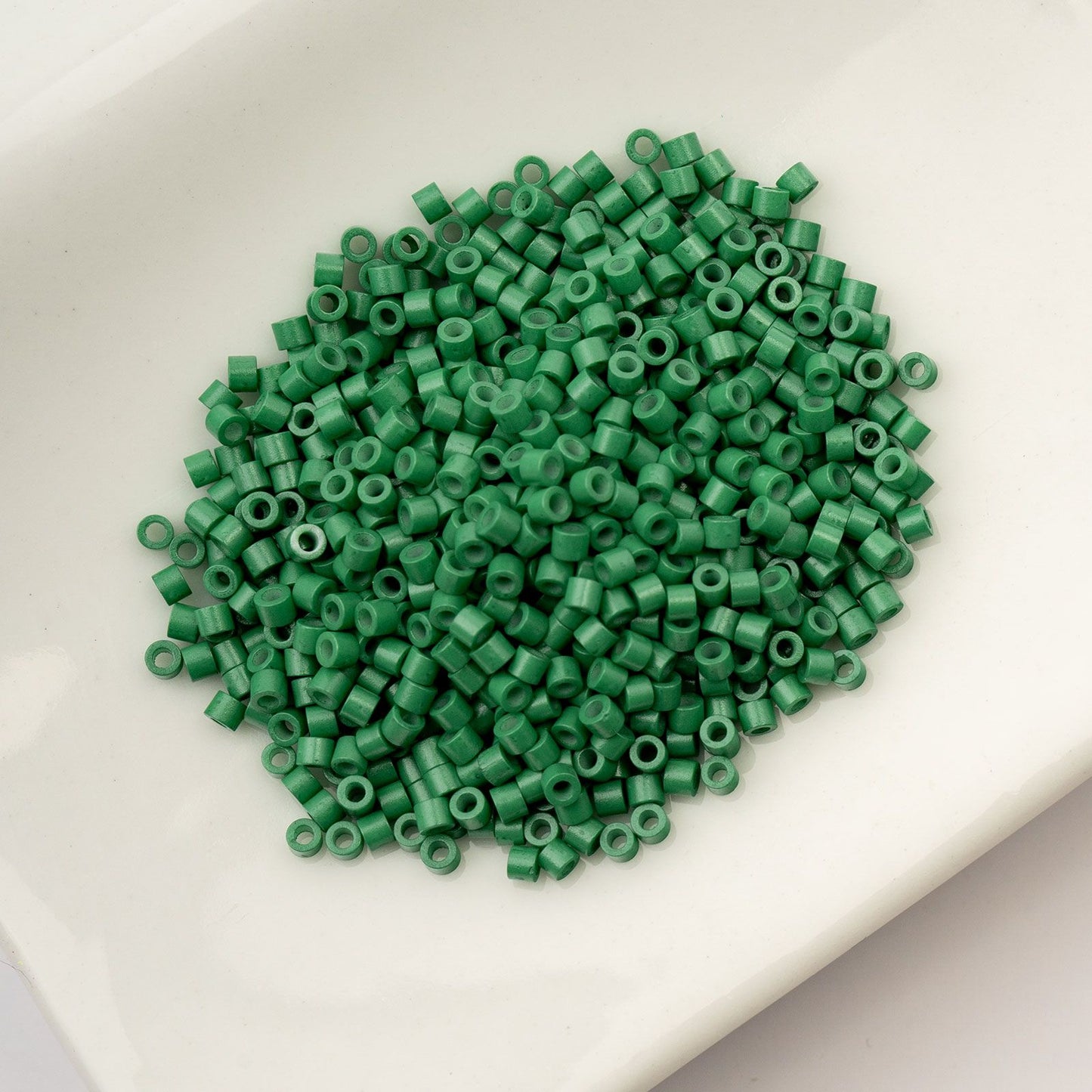 Cylin Bead 11/0 Opaque Emerald Green