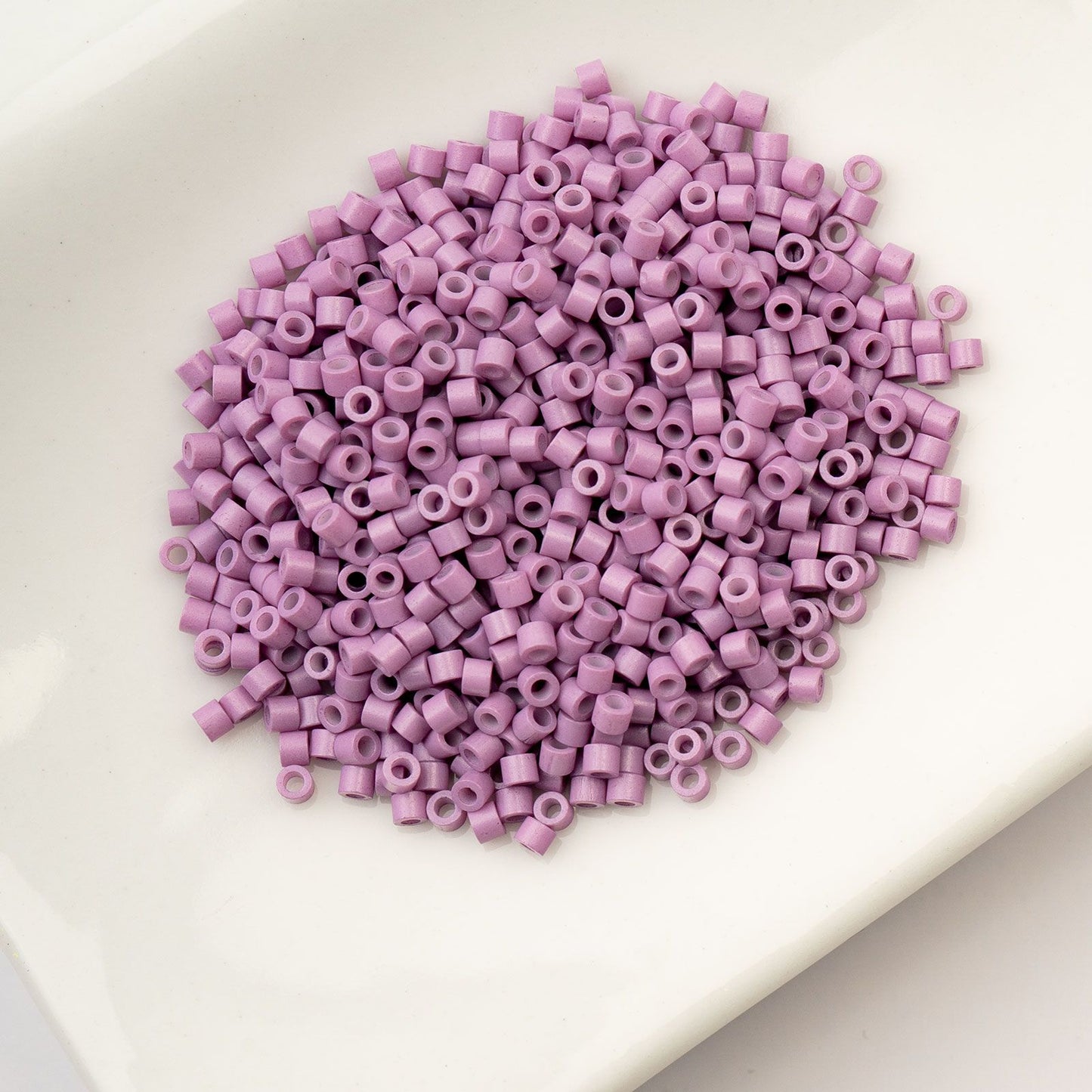 Cylin Bead 11/0 Opaque Lilac