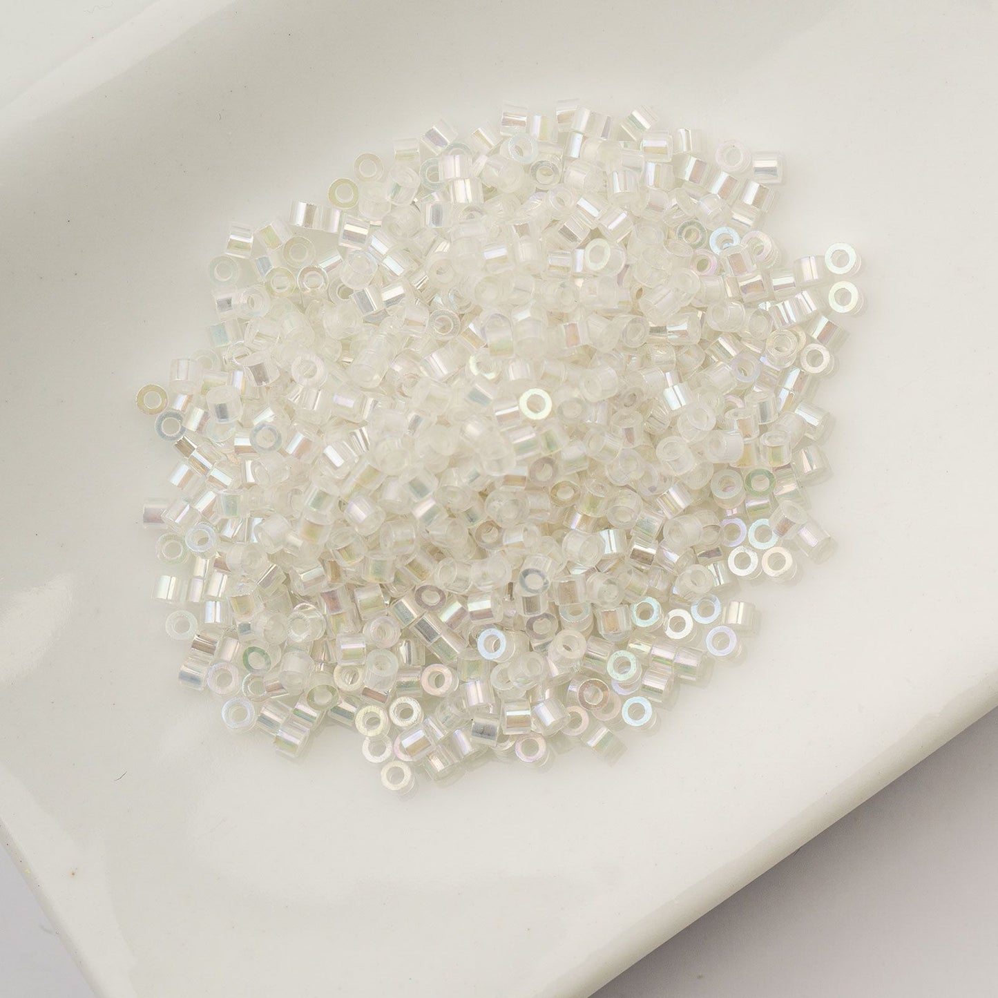 Cylin Bead 11/0 Glow in Dark AB White to Sky