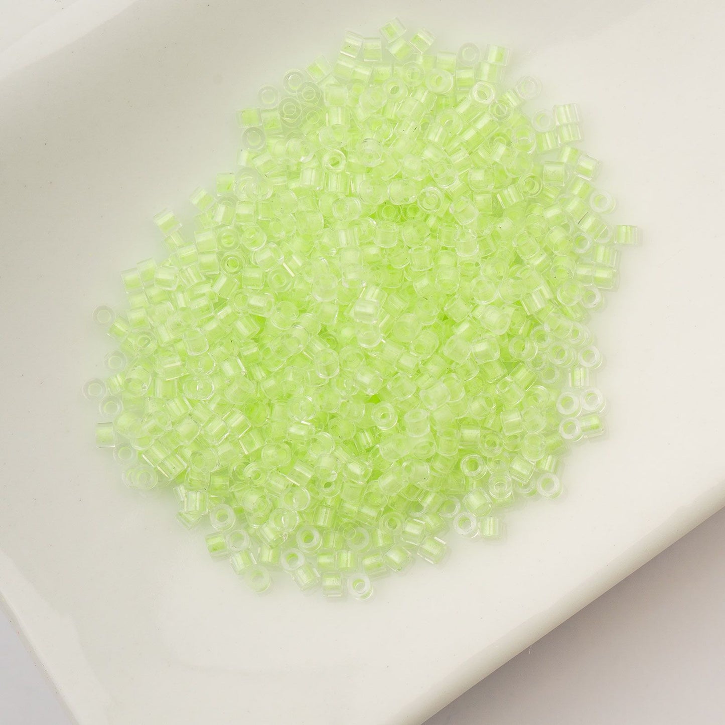 Cylin Bead 11/0 Glow in Dark Light Green