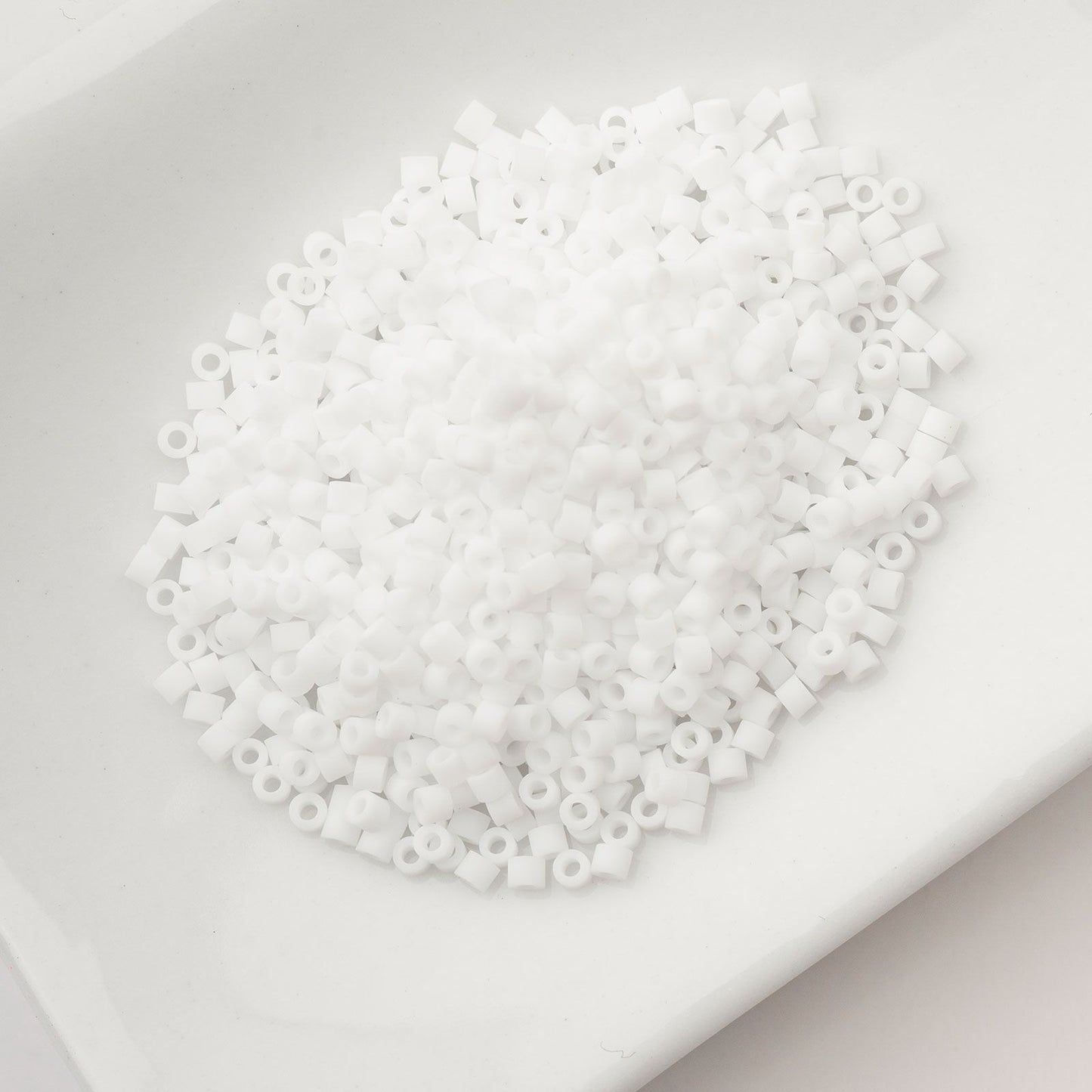 Cylin Bead 11/0 Matte Macaron White